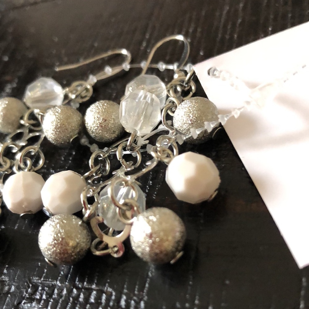 NWT White & Silver Tone Glittery Chandelier Style Pierced Earrings! - Picture 2 of 3